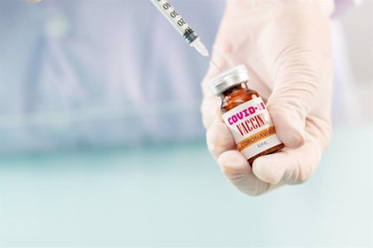 Primeros efectos secundarios de la vacuna contra el Covid-19 de Moderna:  fiebre alta y desmayos