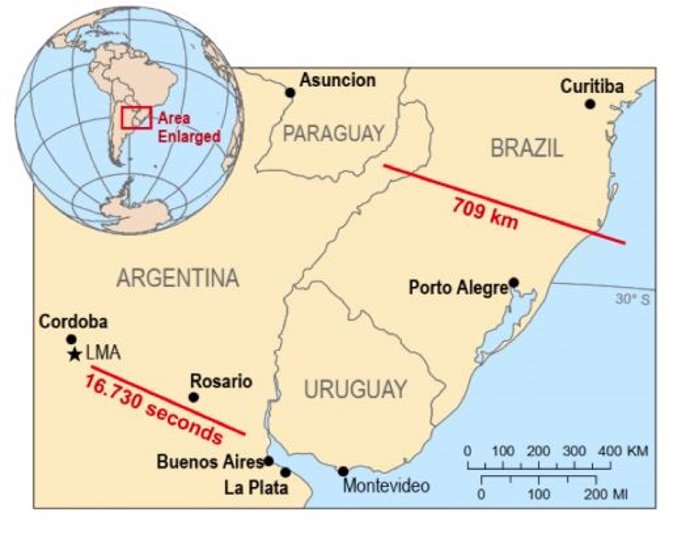 Un rayo sobre Brasil bate récord de distancia con más de 700 kilómetros