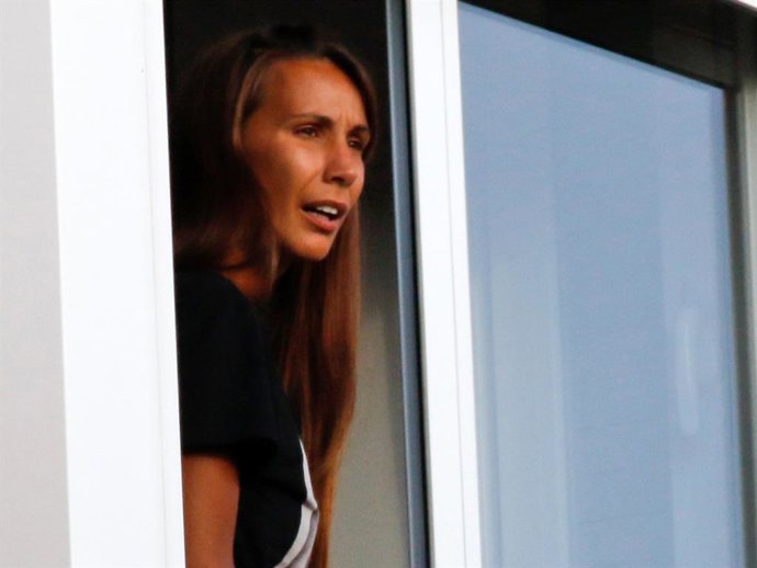 Fani Carbajo, muy morena, en su domicilio a los pocos días de regresar de "Supervivientes"
