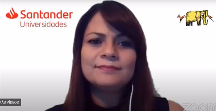 La directora global de emprendimiento de Santander Universidades, Adriana Tortajada, en la presentación del informe.
