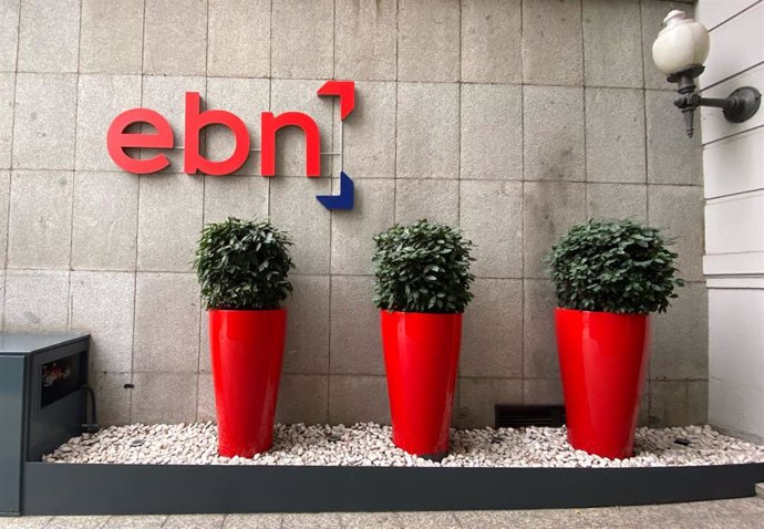 Macetas y logo de EBN Banco en la entrada de la sede en Madrid en el Paseo de Recoletos, en Madrid a 16 de enero de 2020.