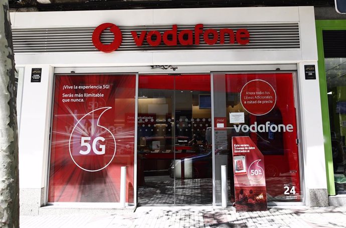 Imagen de una tienda de la compañía telefónica Vodafone en Madrid.