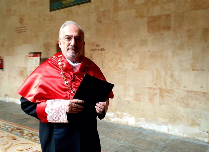 Muñoz Machado en el Edificio Histórico de la Universidad de Salamanca, antes de ser investido como doctor honoris causa