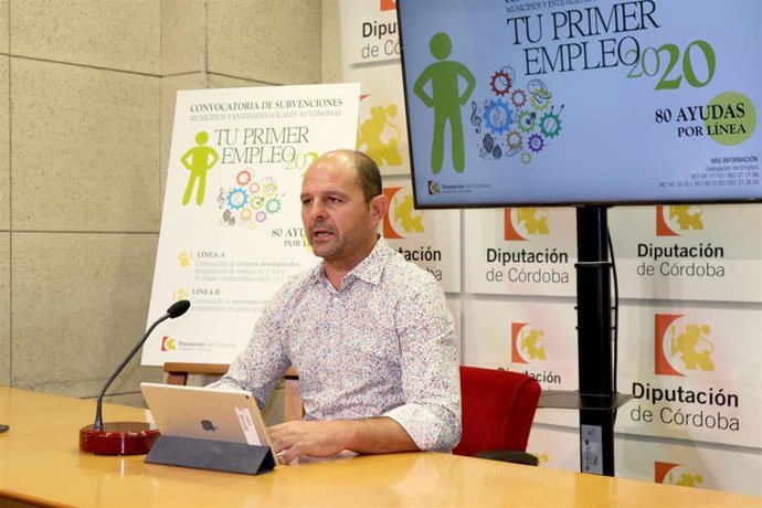 El delegado de Empleo en la Diputación de Córdoba, Miguel Ruz, presenta 'Tu primer empleo'