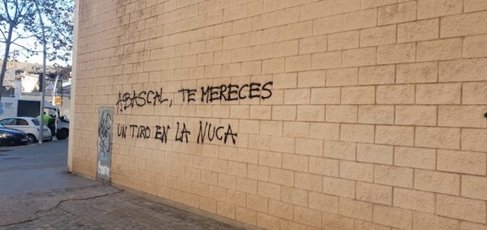 Pintada contra el presidente de Vox, Santiago Abascal