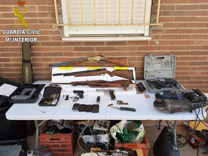 La Guardia Civil procede contra tres personas implicadas en más de 42 delitos entre robos y tenencia ilícita de armas de la comarca del Marquesat y Els Alcalans