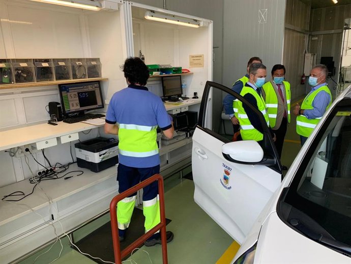 Juan Bravo en la estación de ITV en el Viso, en Málaga
