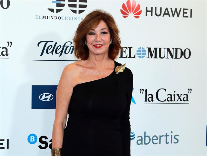 Ana Rosa Quintana, de lo más elegante en una entrega de premios