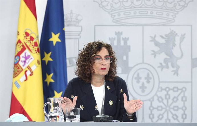 La ministra portavoz y de Hacienda, María Jesús Montero, interviene en la rueda de prensa tras la celebración de un Consejo de Ministros extraordinario, en Moncloa, Madrid (España), a 26 de junio de 2020.