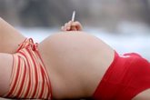 Foto: Fumar durante el embarazo, vinculado con una forma rara de epilepsia infantil