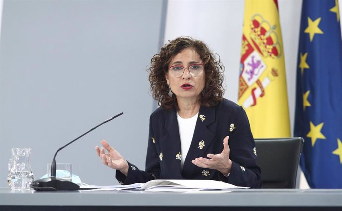 La ministra portavoz y de Hacienda, María Jesús Montero, interviene en la rueda de prensa tras la celebración de un Consejo de Ministros extraordinario, en Moncloa, Madrid (España), a 26 de junio de 2020.