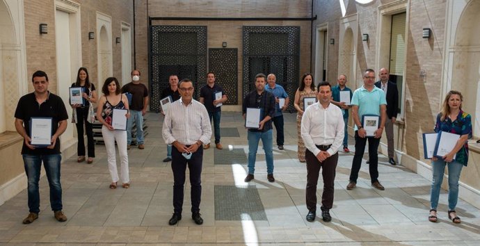 Diputación entrega a 13 ayuntamientos los 24 proyectos redactados para participar en el PFEA 2020