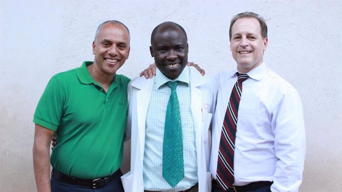 Los Líderes Del Estudio Chandy John, MD, Robert Opoka, Mmed Y Russell Ware, MD, Phd.