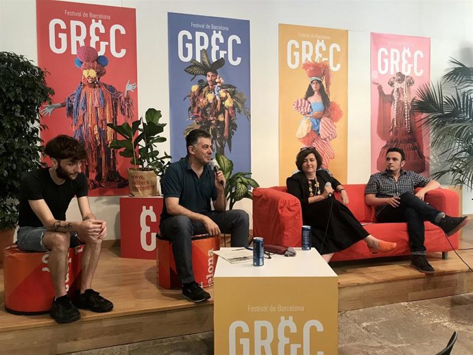 El director del Festival Grec, Cesc Casadesús, este viernes en rueda de prensa con motivo de la presentación del programa del Grec en Obert, que ofrecerá a lo largo de julio variedad de actividades paralelas en formato "híbrido".