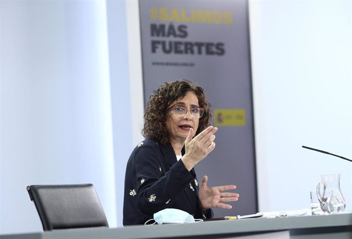 La ministra portavoz y de Hacienda, María Jesús Montero, durante su comparecencia en la rueda de prensa tras la celebración de un Consejo de Ministros extraordinario, en Moncloa, Madrid (España), a 26 de junio de 2020.
