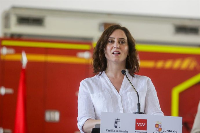 La presidenta de la Comunidad, Isabel Díaz Ayuso, interviene en una rueda de prensa en el acto de la firma de un convenio de colaboración con los presidentes de Castilla y León, Alfonso Fernández Mañueco, y de Castilla-La Mancha, Emiliano García Page