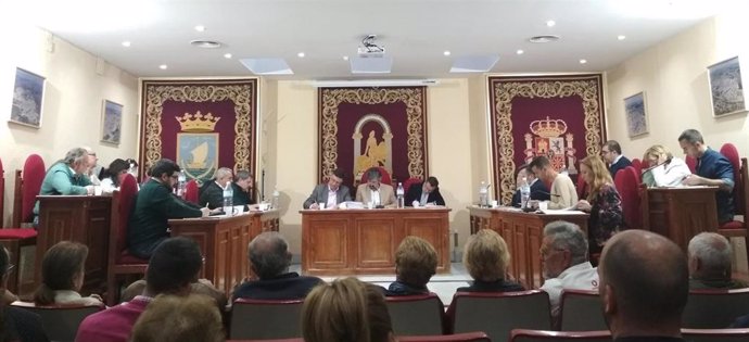 Pleno del Ayuntamiento de Coria del Río (Sevilla), en una imagen de archivo