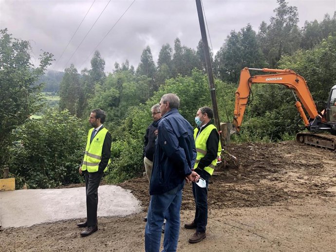 Visita del concejal de Urbanismo, Ignacio Cuesta a Perlin.