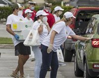 Florida suspende el consumo de alcohol en bares tras confirmar casi 9.000 casos en las últimas horas