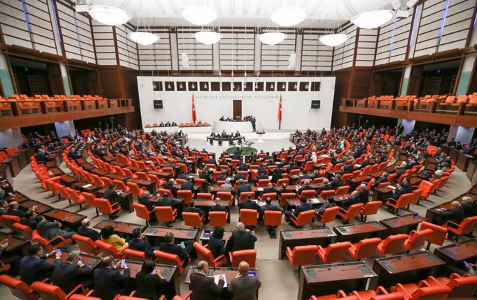 Coronavirus.- El Parlamento de Turquía suspende las sesiones tras constatar vari