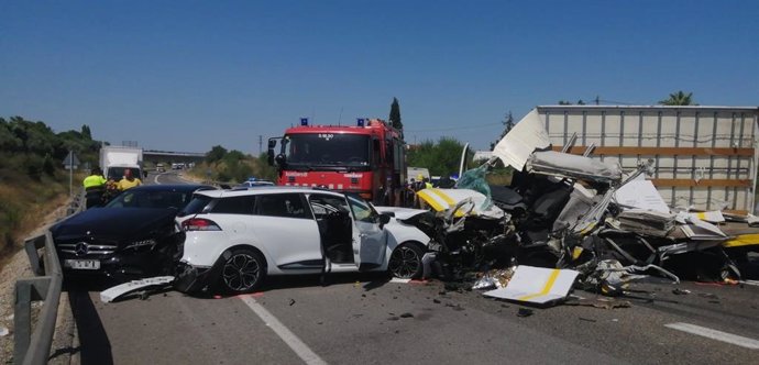 Imágenes del accidente en la N-340 en Vilafranca del Peneds (Barcelona)