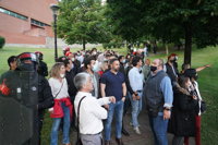 La Ertzaintza carga contra antifascistas y radicales que intentan boicotear el mitin de Vox en Sestao (Vizcaya)
