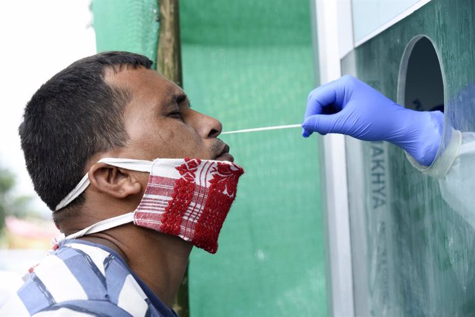 Coronavirus.- India rebasa el medio millón de contagios tras confirmar un nuevo 