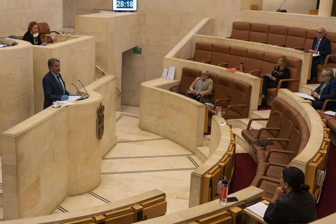El presidente de Cantabria, Miguel Ángel Revilla, comparece en el Parlamento