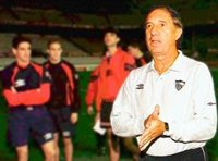 Carlos Bilardo da positivo por coronavirus