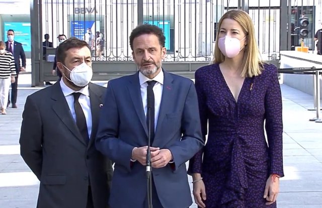 El portavoz de Ciudadanos en el Congreso, Edmundo Bal, realiza una intervención antes de entrar en el acto del Congreso en recuerdo por las víctimas del terrorismo, en Madrid (España) a 27 de junio de 2020