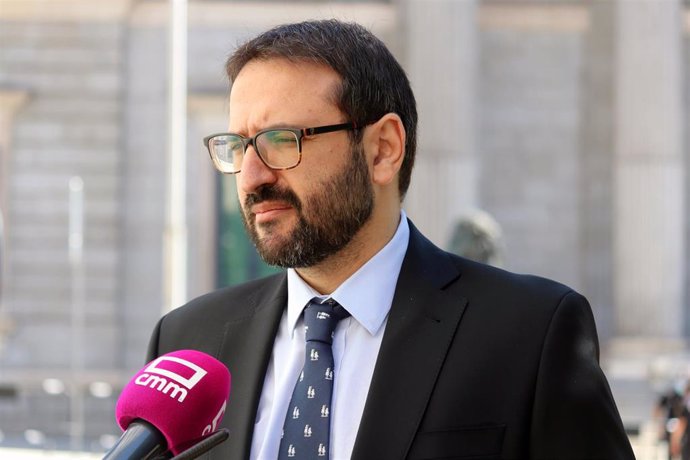 El secretario de Organización del PSOE de C-LM, Sergio Gutiérrez, en declaraciones a los medios