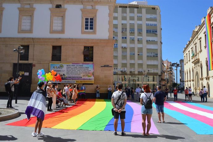 La ciudad levanta la voz por los derechos del colectivo Lgtbi y para celebrar la diversidad