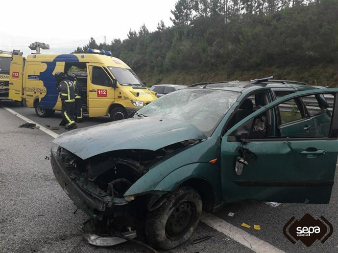 Accidente de tráfico en Tapia deCasariego.