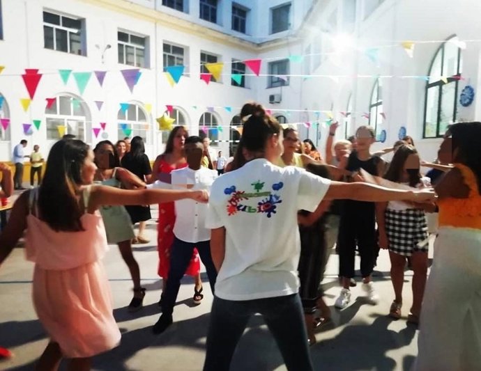 Una de las animadoras de Dubidú en una fiesta de fin de curso