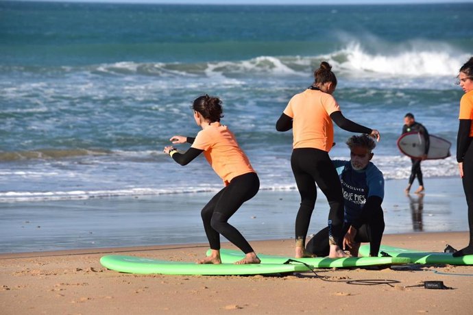 Niños en clases de surf