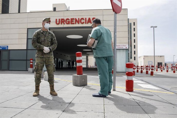 Los Legionarios patrullan en la zona del Hospital del PTS de Granada a 24 de marzo del 2020