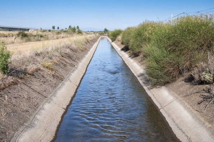 Canal destinado al regadío.