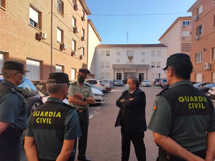 El subdelegado del Gobierno en Málaga, Teófilo Ruiz, visita la Comandancia de la Guardia Civil.
