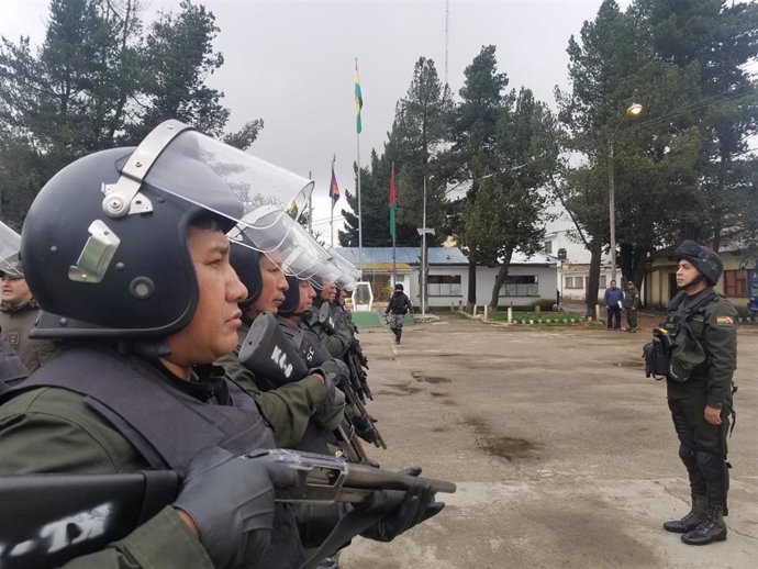 Policías antidisturbios en Bolivia