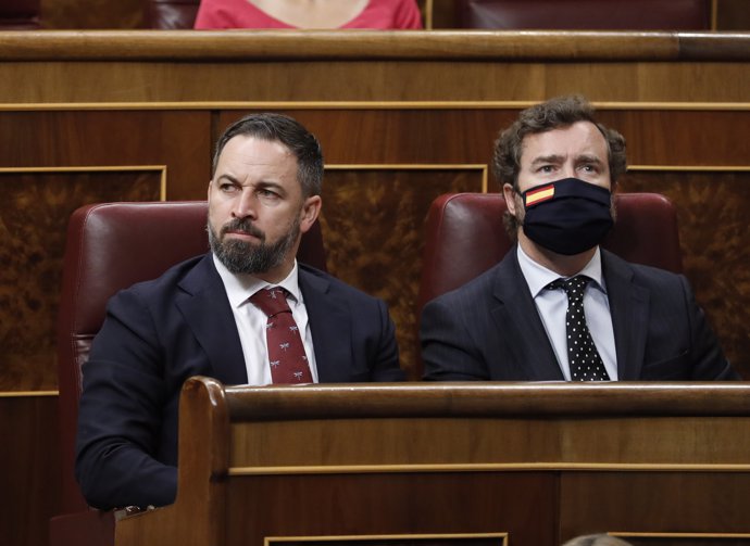 El portavoz del VOX en el Parlamento, Iván Espinosa de los Monteros y el presidente del partido, Santiago Abascal