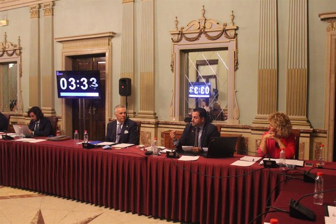 Celebración de un Pleno del Ayuntamiento de Huelva