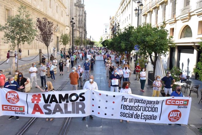 Más de un millar de personas piden un gran pacto de reconstrucción social de España