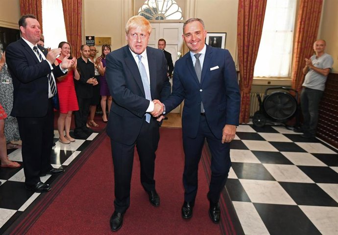 Mark Sedwill, jefe de Gabinete del Gobierno británico, con Boris Johnson