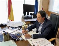 El consejero de Obras Públicas, ingresado en Valdecilla por una fractura craneal