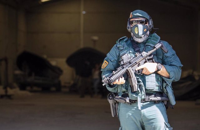 Imagen de archivo de un agente de la Guardia Civil en una operación contra el narcotráfico