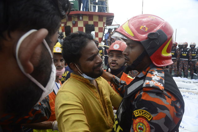 29 June 2020, Bangladesh, Dhaka: A man cries after learning that a relative perished among at least 29 people who died after a passenger ferry capsized on a river. Photo: Piyas Biswas/SOPA Images via ZUMA Wire/dpa