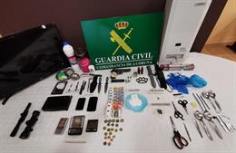 Detenido un vecino de A Pobra (A Coruña) y desarticulado un punto de venta de drogas Detenido un vecino de A Pobra (A Coruña) y desarticulado un punto de venta de drogas.