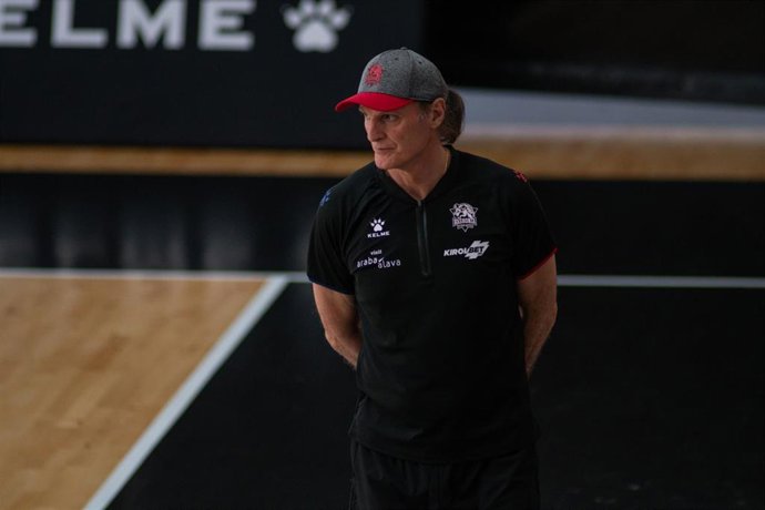 Dusko Ivanovic entrenando al Baskonia