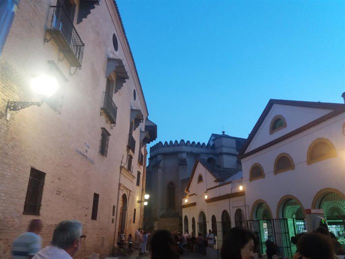Palacio de los Marqueses de la Algaba frente al Mercado de Feria, en Sevilla