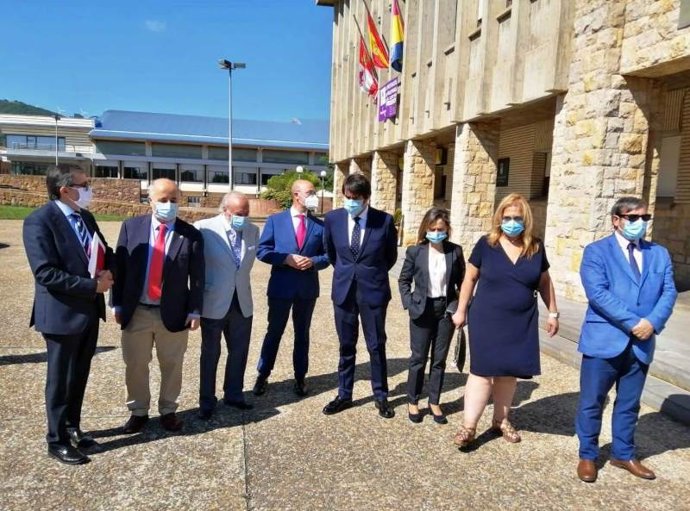 Firma del convenio en el Centro de Usos Múltiples de Ólvega.